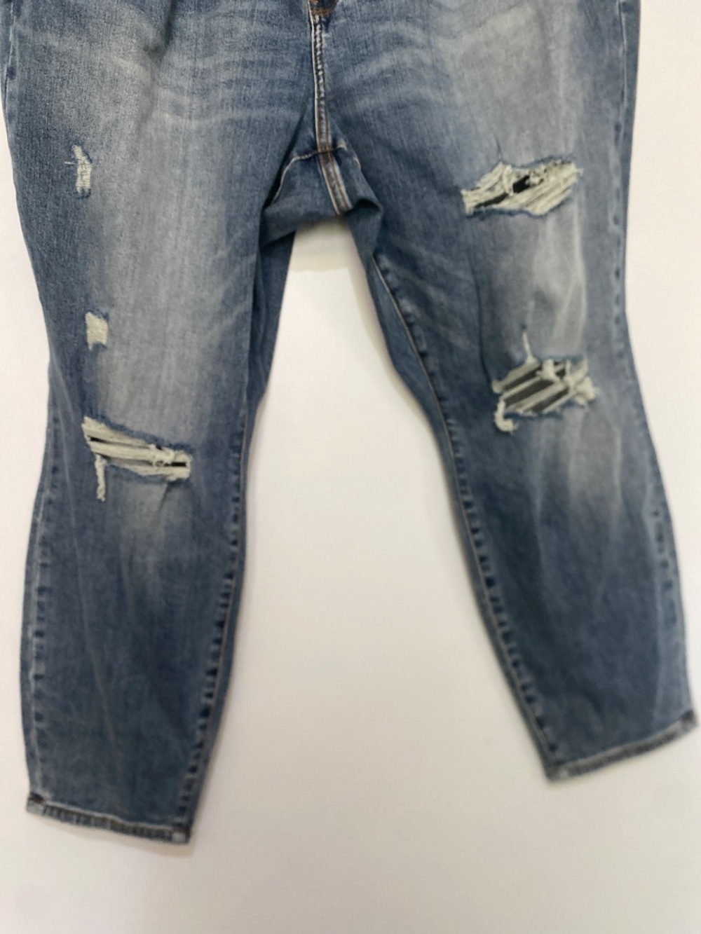 Judy Blue 24W High Rise Destroyed Slim Fit Jeans - Picture 5 of 12